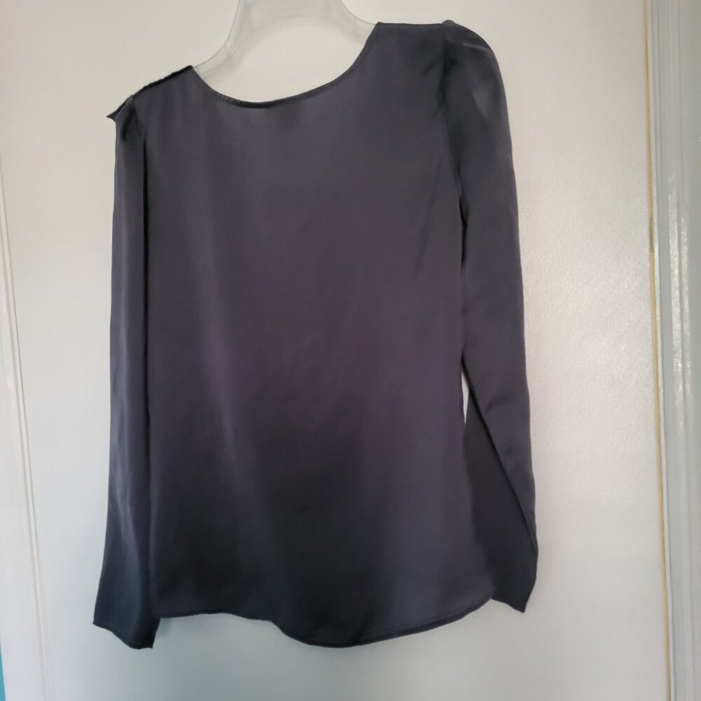 Ann Taylor Grey Long Sleeve Ruffled Blouse XS - Picture 2 of 3